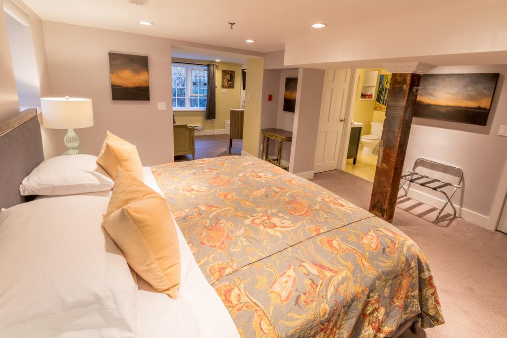 West End Guest House Langley Bagian luar foto