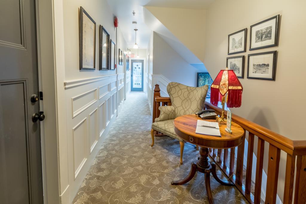 West End Guest House Langley Bagian luar foto